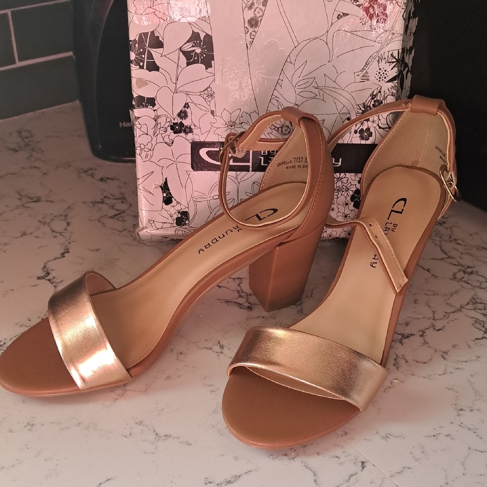 NWT CL by Laundry Metallic Gold Block Heels
